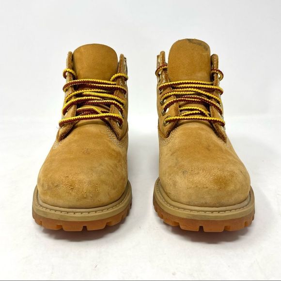 Kids Timberland 6” Classic Boots Size 10 in Tan Nubuck - Picture 3 of 8